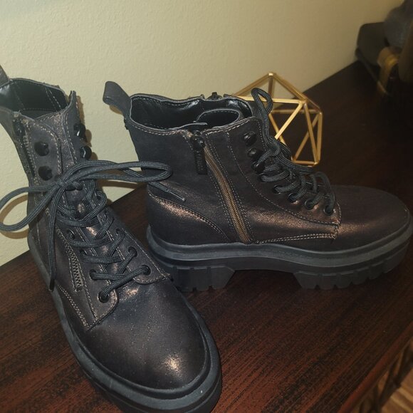 GUESS Chunky Combat Boots – Perfect Fall Staple - Size 6.5 - Picture 9 of 10